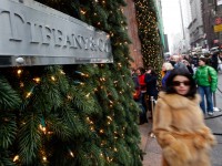 Tiffany & Co был самым популярным магазином у российских дипломатов, тративших здесь сэкономленные на родах деньги