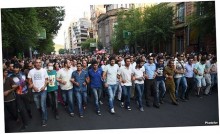Полиция Еревана требует