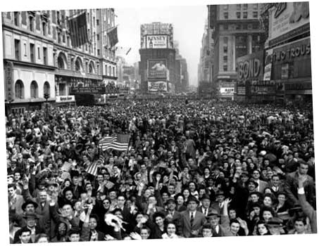 Таймс Сквер в Нью-Йорке заполнена людьми